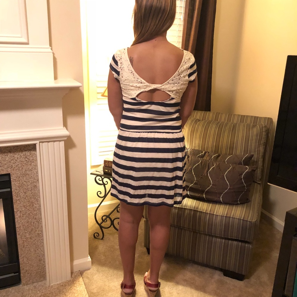 Cute striped backless dress!